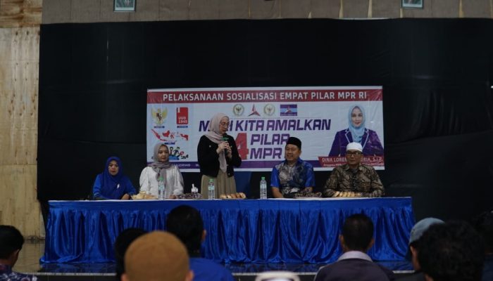 Dina Lorenza Audria Sosialisasikan Empat Pilar MPR RI Bertema “Mari Kita Amalkan Empat Pilar” di Pesantren Al-Utsmani