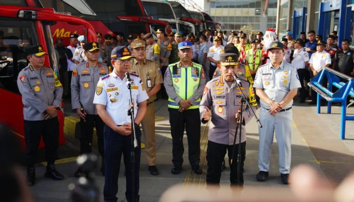 Tinjau Terminal Pulo Gebang, Kapolri Tekankan Utamakan Keselamatan Penumpang!