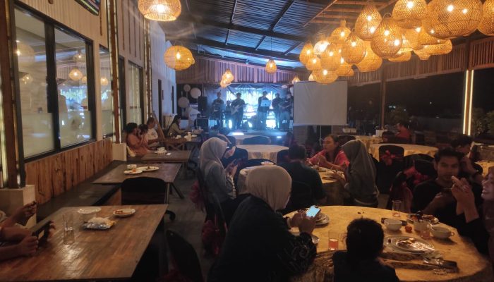 Nostalgia Akhir Tahun di Pollos Hotel