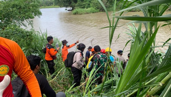 Tim Gabungan Akhirnya Temukan Korban Hanyut di Sungai Sampean Baru