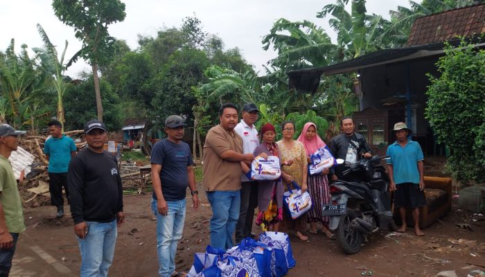 Partai NasDem Situbondo Salurkan Ribuan Bantuan untuk Korban Banjir Bandang di Besuki