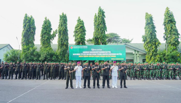 Kolonel Inf Rinto Wijaya Komandan Brigif TP 28/Bari Fola menerima Alih Kodal Yonif TP 822/SM