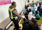 Tanamkan Kesadaran Tertib Lalu Lintas Sejak Dini, Polantas Menyapa Siswa SMKN 2 Bondowoso