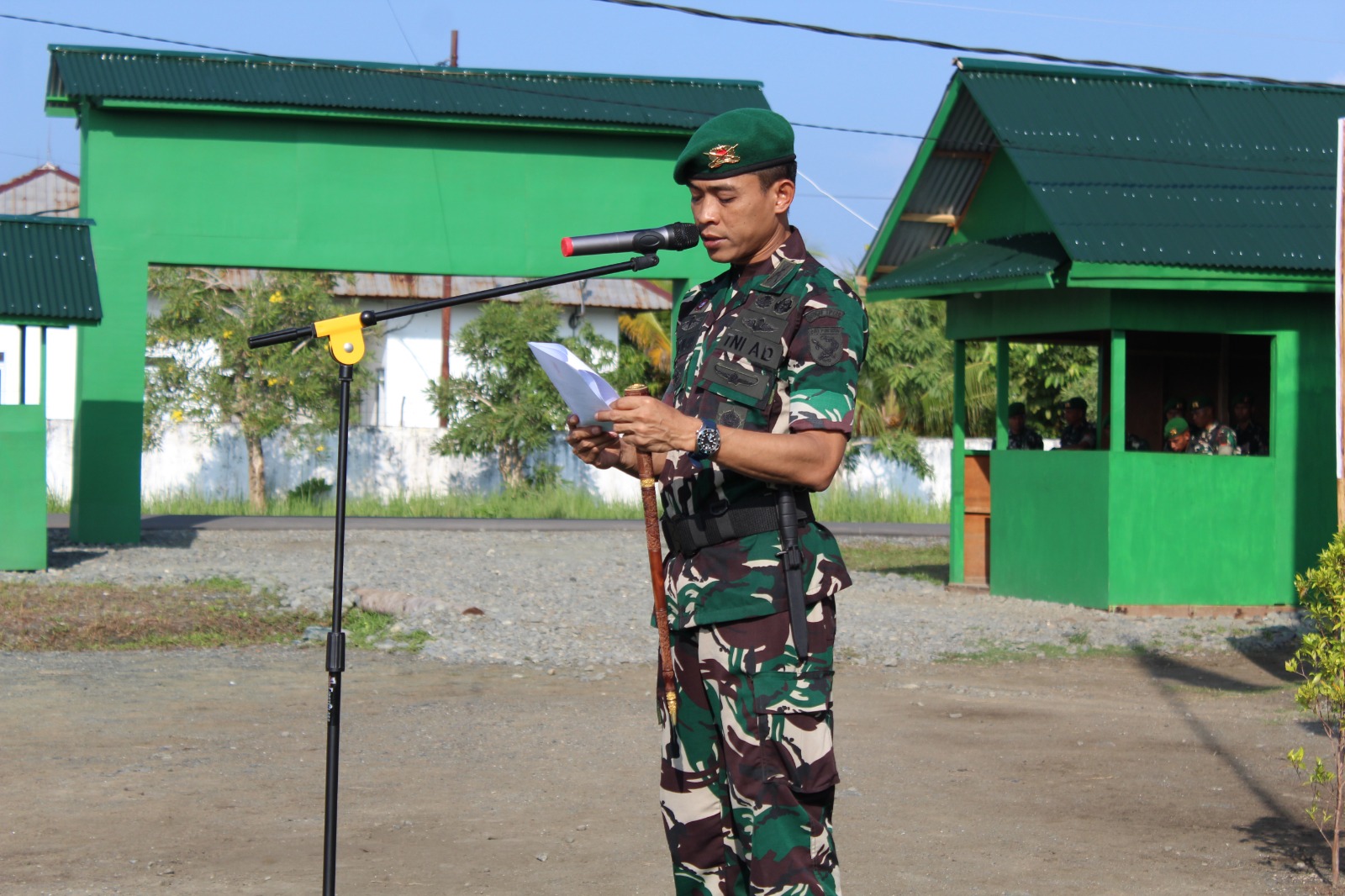 Kol Inf Rinto Wijaya menerima warga baru Brigif TP 28/Bari Fola