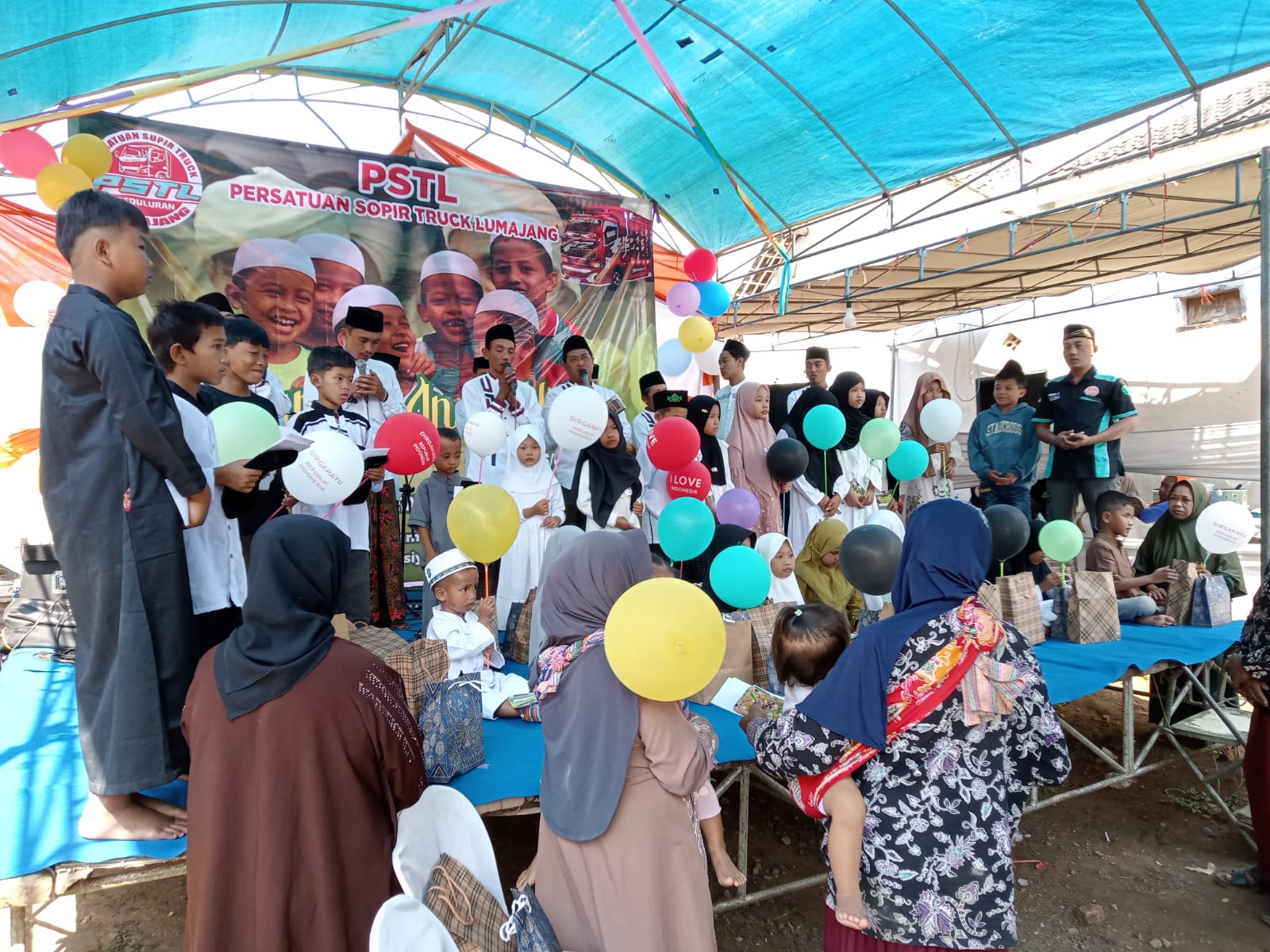 Persatuan Supir Truk Lumajang (PSTL) Membahagiakan Anak Yatim