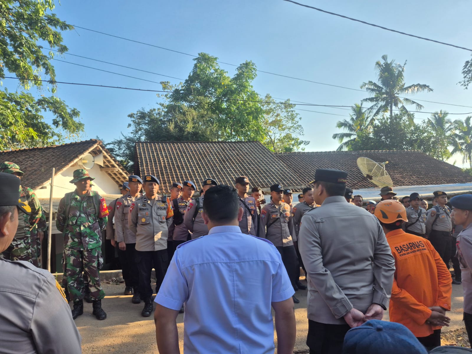 Kawal Hingga Tuntas, AKBP Aryo Dwi Wibowo Pimpin Evakuasi Korban Gunung Piramid di Jalur Ekstrem