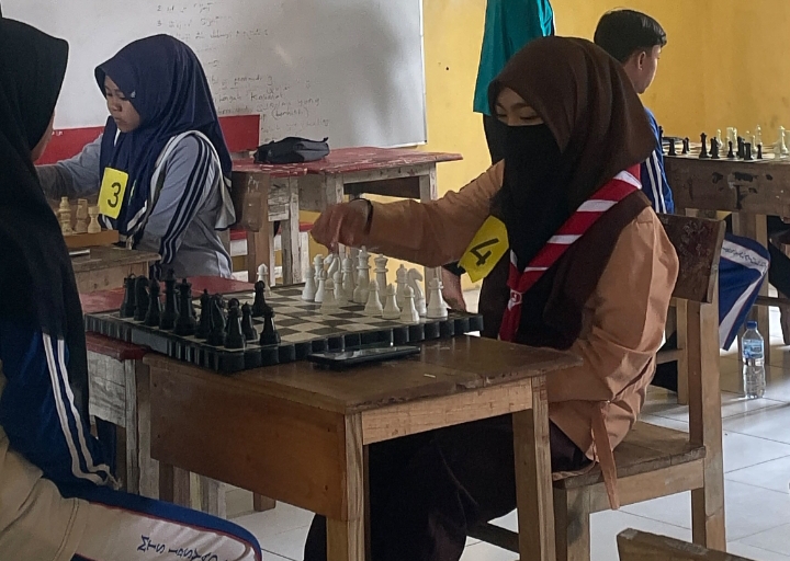 MTs Nur Muhammad Kebonan Klakah Juara 3 dalam Lomba Catur